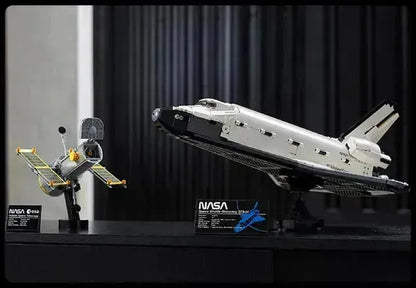 LEGO Space Shuttle Discovery 10283 Creator Expert (€15.00 per week + €50.00 deposit)