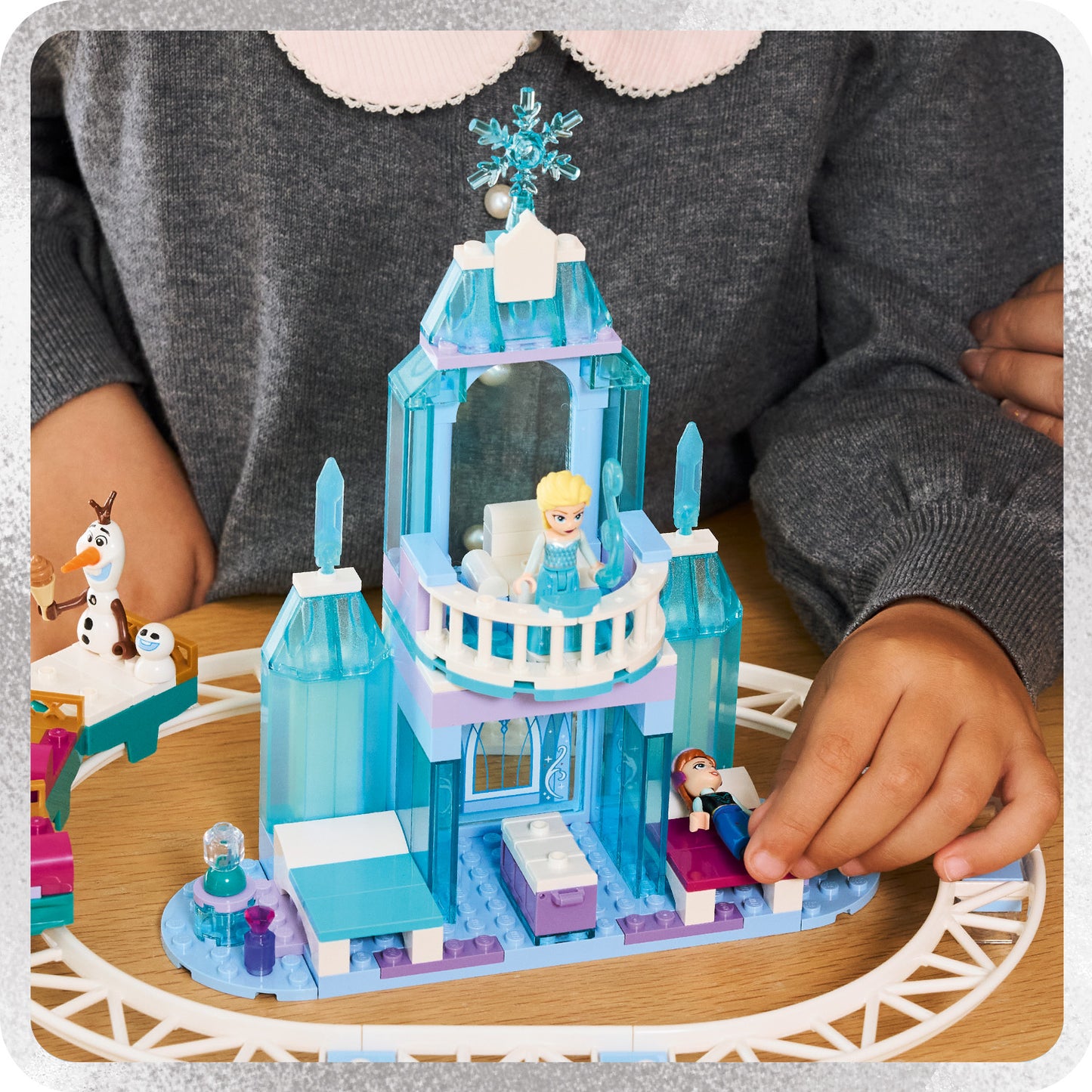 LEGO® ǀ Disney Frozen Elsa's IJskasteel en Sneeuwrit - Bouwset voor Kinderen Vanaf 4 Jaar - 43281
