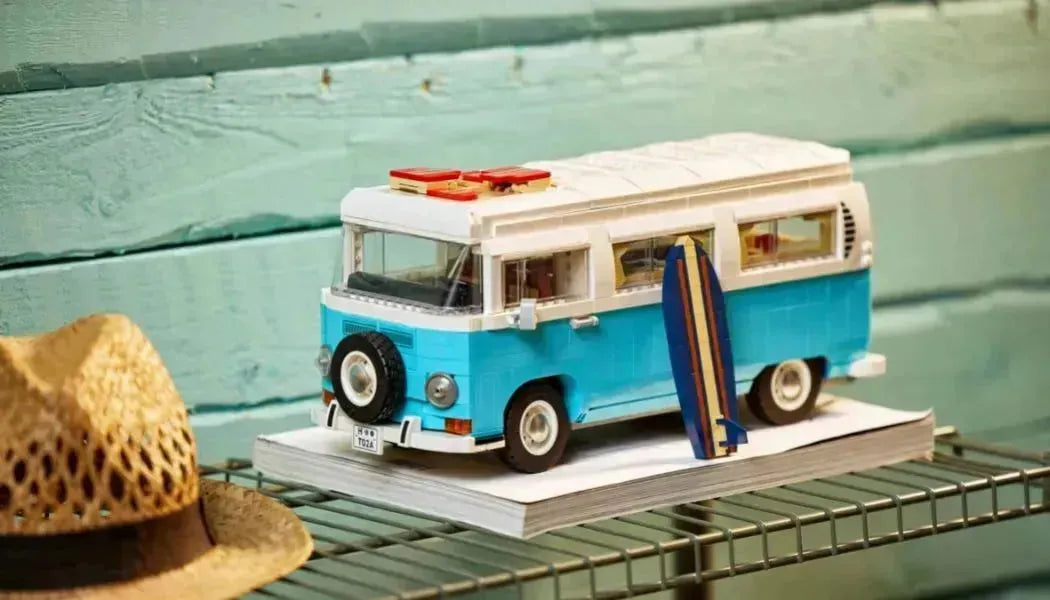 LEGO Volkswagen T2A Camper Van VW (2021) 10279 Creator Expert (€. 15.00 per week + €. 50.00 deposit)