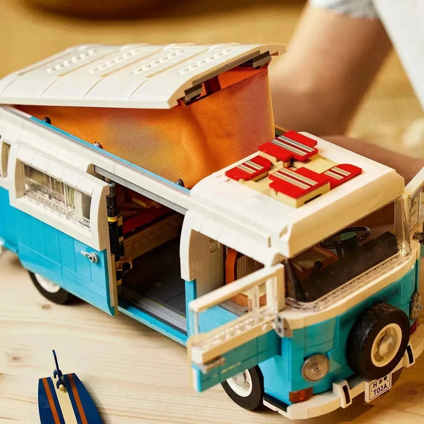 LEGO Volkswagen T2A Camper Van VW (2021) 10279 Creator Expert (€. 15.00 per week + €. 50.00 deposit)