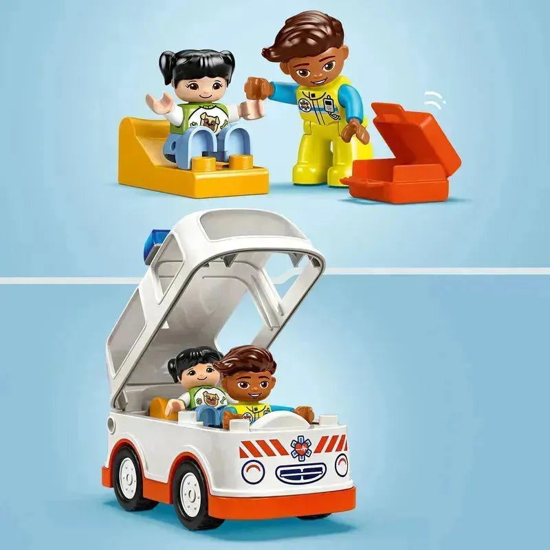 LEGO Ambulance met chauffeur 10447 DUPLO