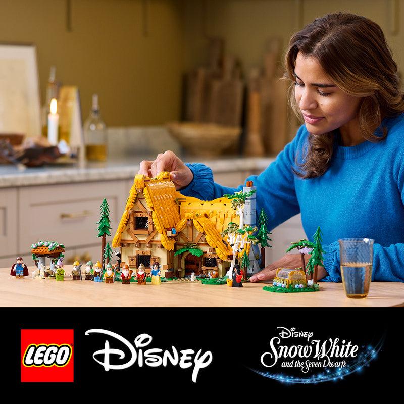 LEGO Huisje van Sneeuwwitje en de zeven dwergen 43242 Disney