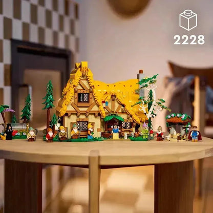 LEGO Huisje van Sneeuwwitje en de zeven dwergen 43242 Disney LEGO DISNEY @ 2TTOYS | Official LEGO shop😊🥰 LEGO €. 224.99