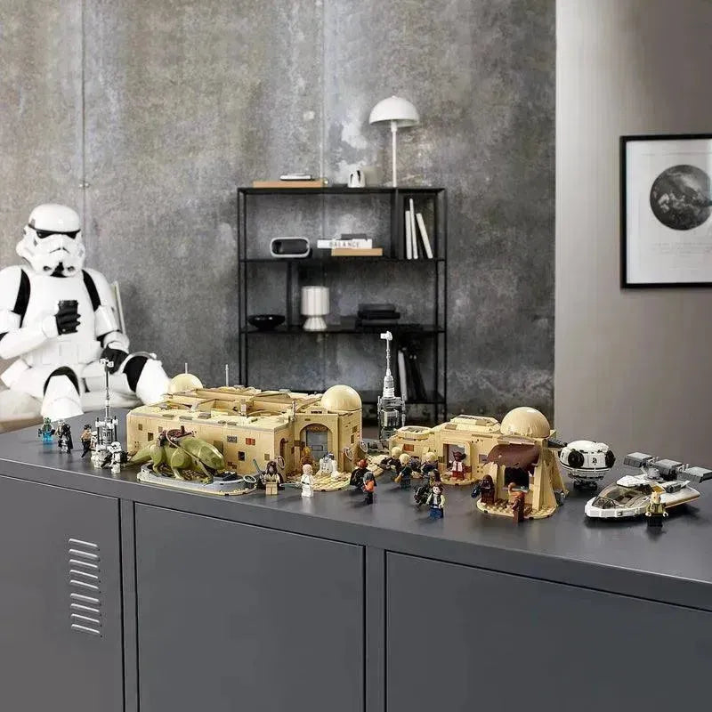 LEGO Mos Eisley Cantina inclusief Luke Skywalker, Han Solo en C-3PO 75290 StarWars LEGO STARWARS @ 2TTOYS | Official LEGO shop😊🥰 LEGO €. 424.99