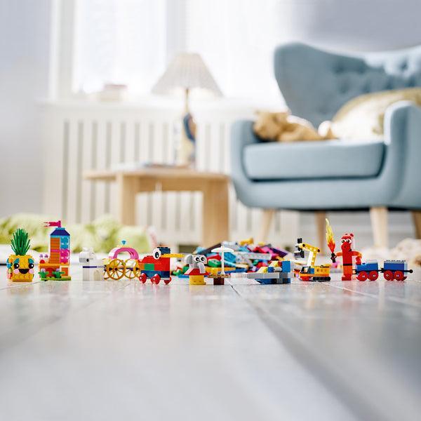 LEGO 90 jaar spelen 11021 Classic LEGO CLASSIC @ 2TTOYS LEGO €. 44.99