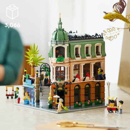 LEGO Boetiekhotel 10297 Creator Expert LEGO ICONS @ 2TTOYS | Official LEGO shop😊🥰 LEGO €. 224.99