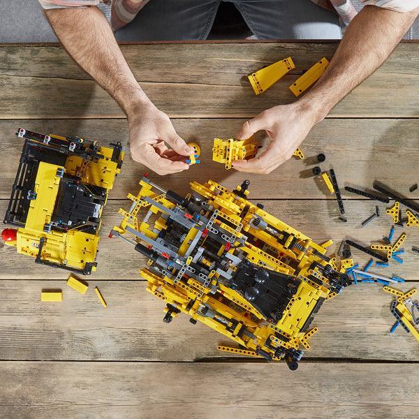 LEGO Caterpillar D11 Bulldozer met app-besturing 42131 Technic LEGO TECHNIC @ 2TTOYS | Official LEGO shop😊🥰 LEGO €. 599.99