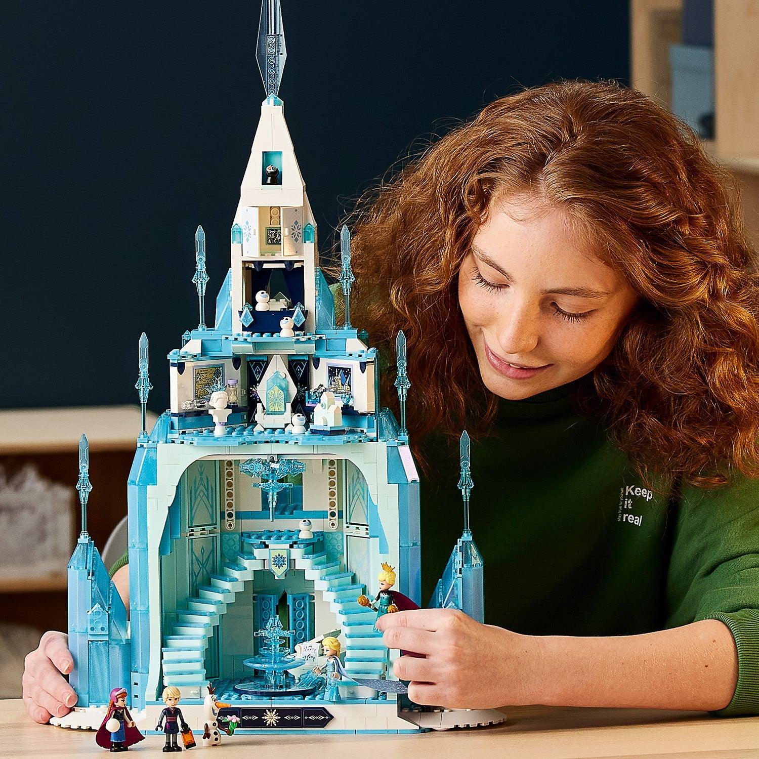 LEGO Frozen Het IJs kasteel van Arendelle 43197 Disney LEGO DISNEY FROZEN @ 2TTOYS | Official LEGO shop😊🥰 LEGO €. 199.99