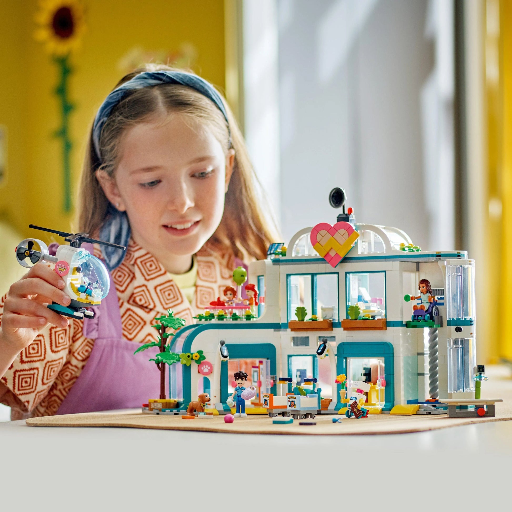 LEGO Heartlake City Ziekenhuis 42621 Friends LEGO FRIENDS @ 2TTOYS LEGO €. 84.49